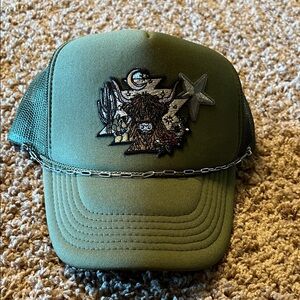 Women’s highland cow trucker hat
